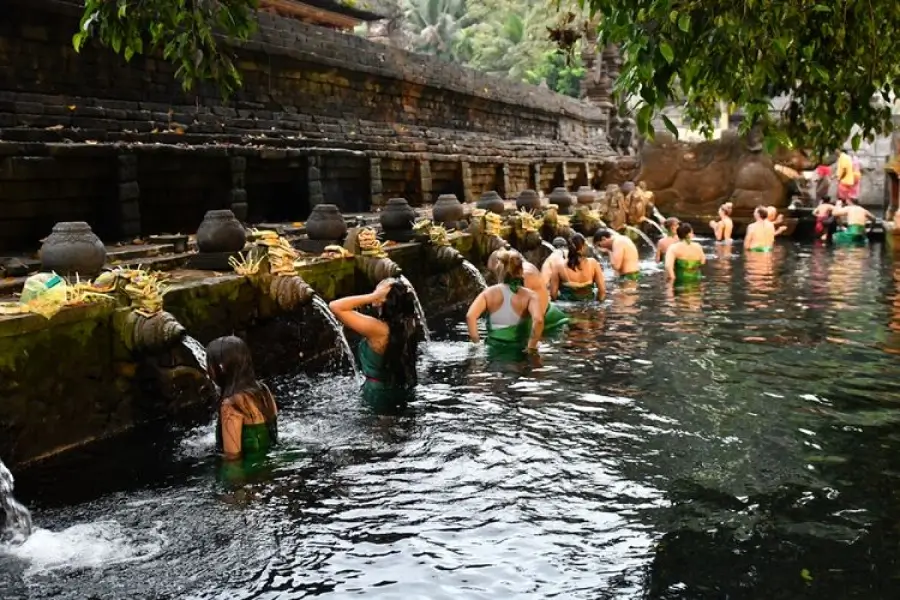 pura-tirta-empul-tampak-siring